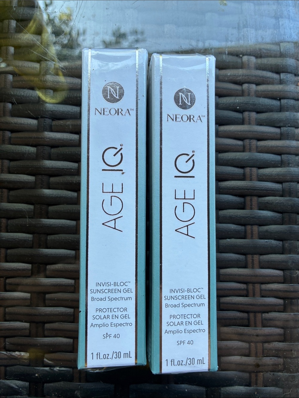 Neora Age IQ Invisi-Bloc Sunscreen Gel SPF 40 —X2 new in packaging